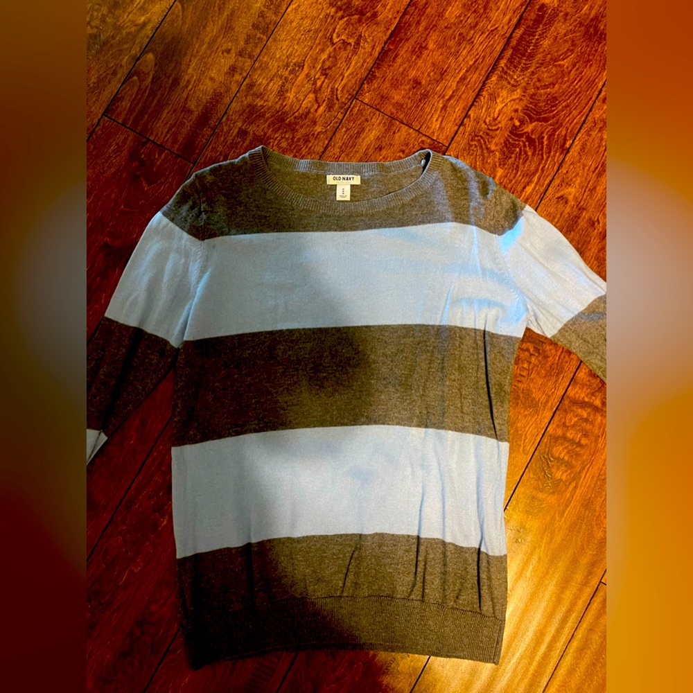 Women’s Old Navy medium striped sweater.